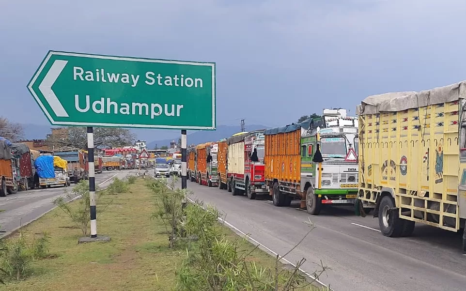 Landslide blocks Jammu-Srinagar highway near Banihal