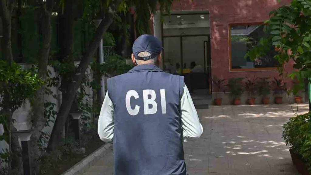 CBI arrests Superintendent of Customs department at Kolkata port in bribery case