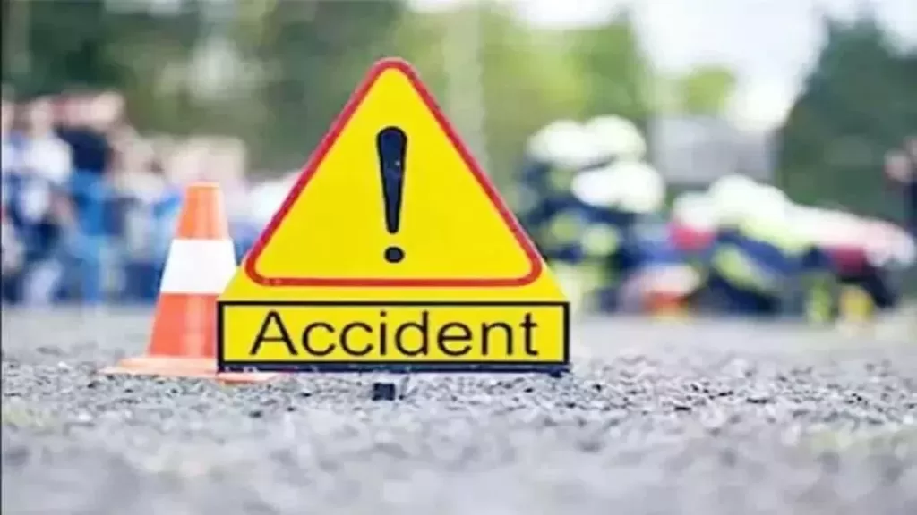 UP: 28 injured, one child killed in bus-truck collision in Noida