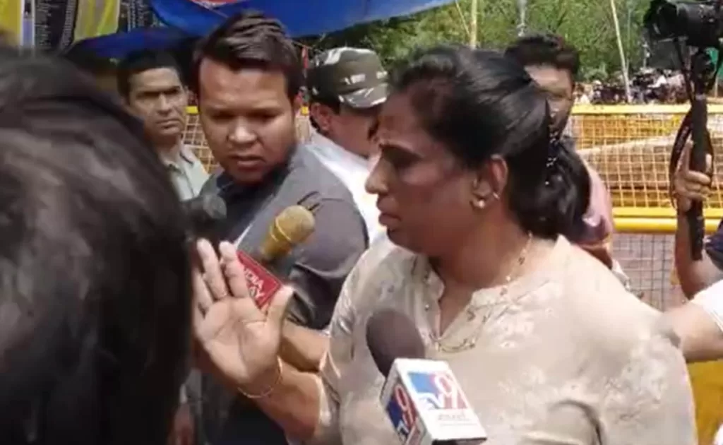 PT Usha meets protesting wrestlers at Jantar Mantar