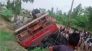 UP: 8 dead, 15 injured as truck hits pickup van in Moradabad