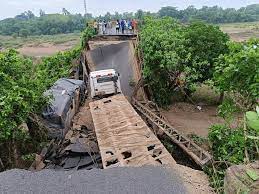 Bridge over Bahuda River collapses in Andhra's Srikakulam