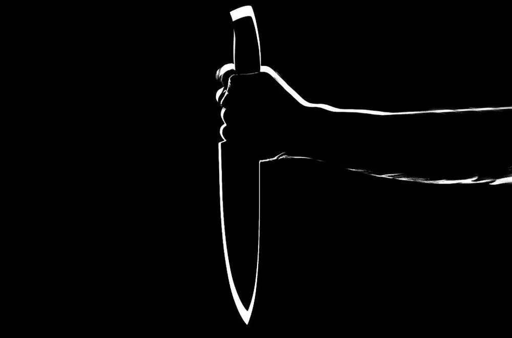 Mumbai: Man stabs, injures girlfriend for talking to another man in Kalina