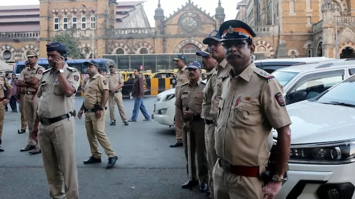 Mumbai Police receives 'blast' threats via social media, one held