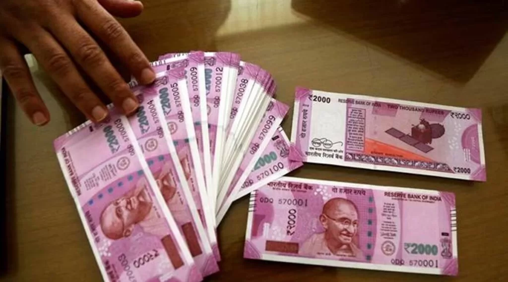 Small Queues Seen At Some Branches For Exchange Of Rs 2000 Banknotes